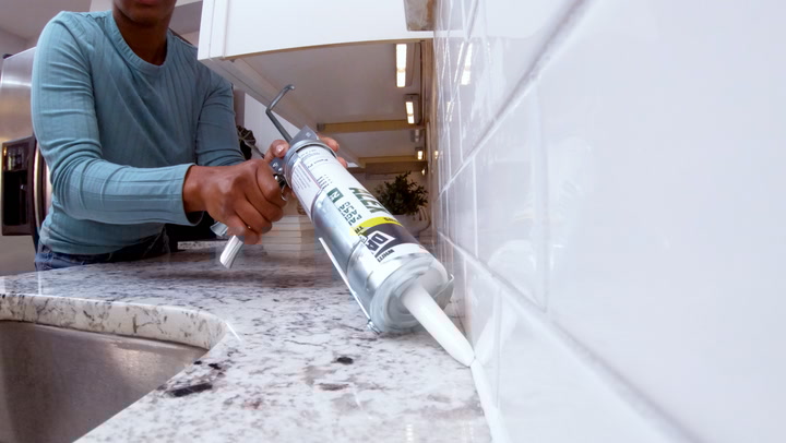 هرآنچه که باید درمورد چسب آکواریوم بدانیم چسبونک چسب آکواریوم